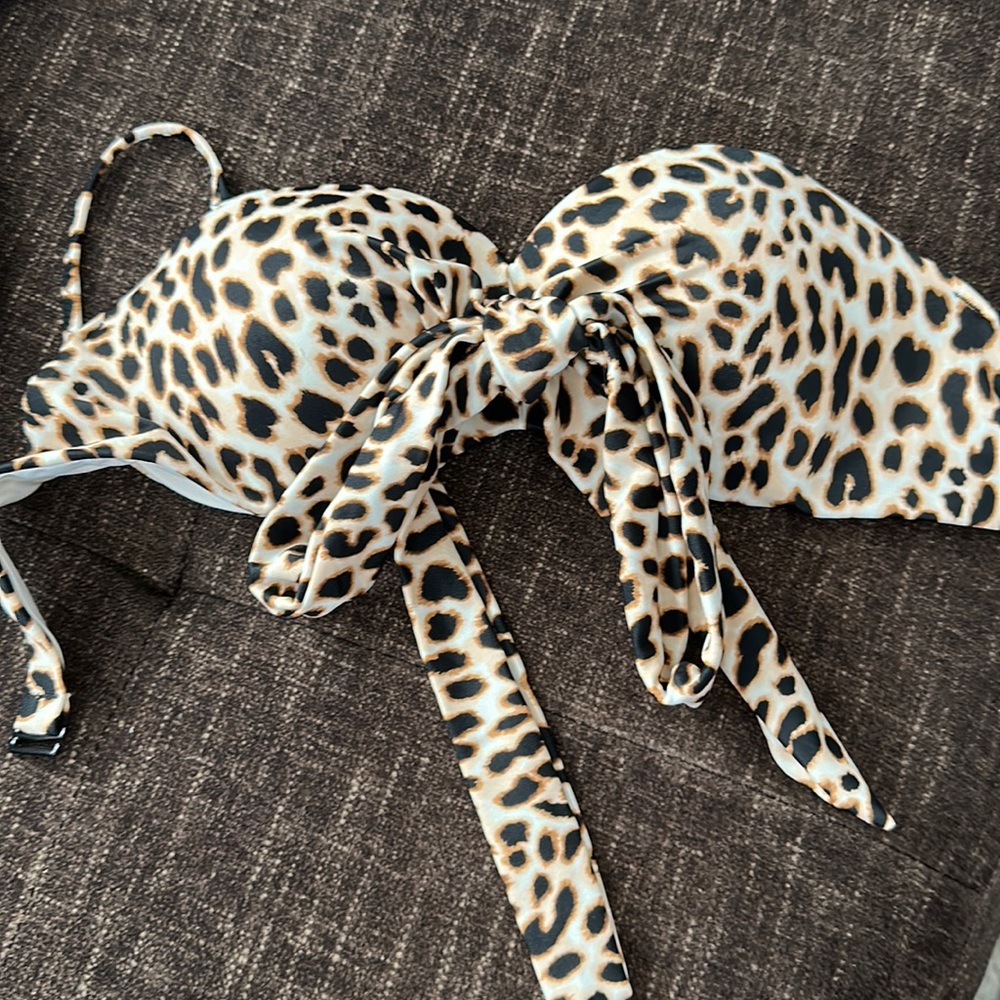 VS PINK cheetah print strapless bikini top XS